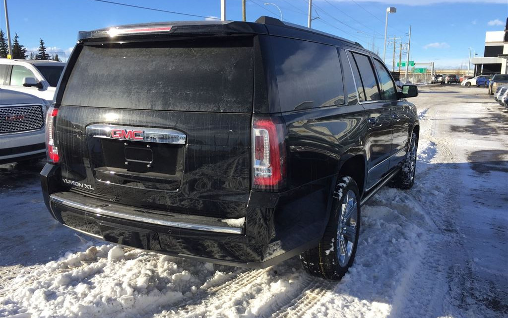 Comparison GMC Yukon XL Denali 2017 vs Chevrolet Suburban Premier